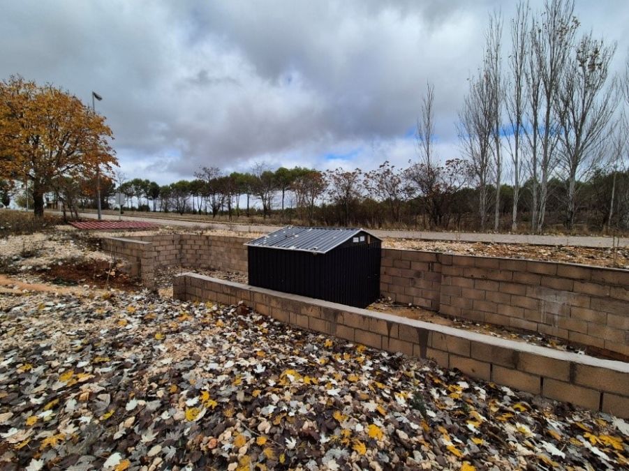 Depósito de almacenamiento de aguas pluviales para el riego