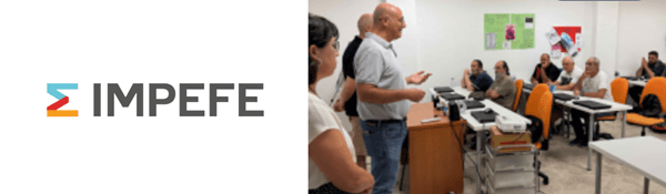 Imagen con logotipo de impefe y foto de un aula de formación con profesores hablando ante unos alumnos en sus pupitres