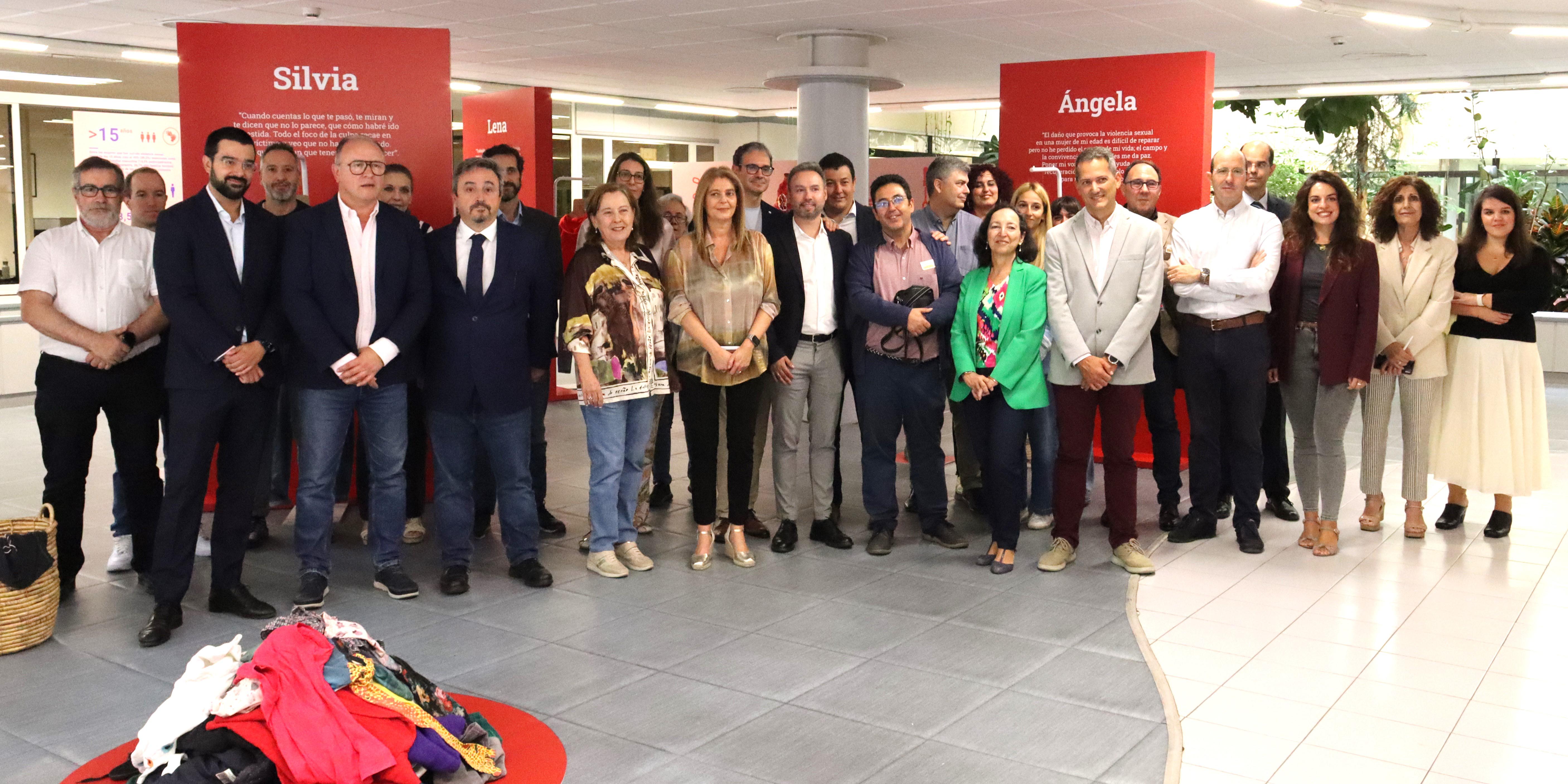 El SEPE refuerza su compromiso con la igualdad al acoger la exposición: “¿Qué llevabas puesto? Desmontando patrones sobre la violencia sexual”