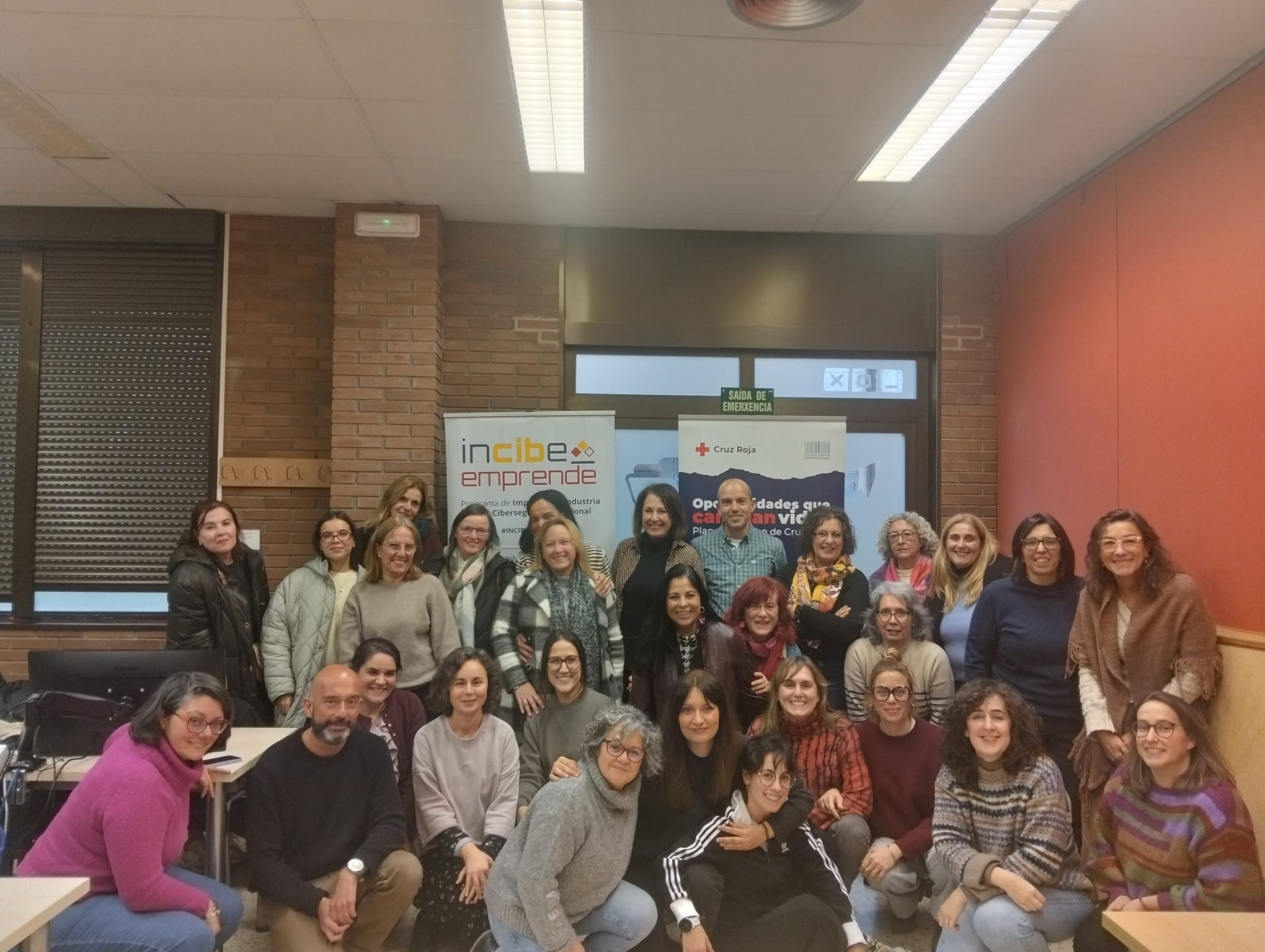 Imagen de los profesionales de la Cruz Roja que se han formado en IA para responder a los nuevos requerimientos del mercado laboral